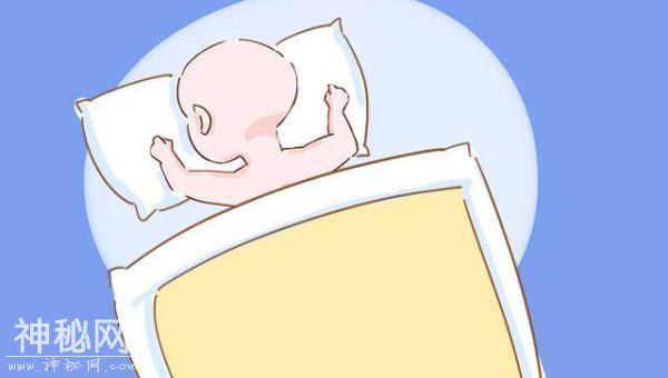 孩子的脊柱是如何被“枕”成畸形的？身体这个部位说变形就变形-3.jpg