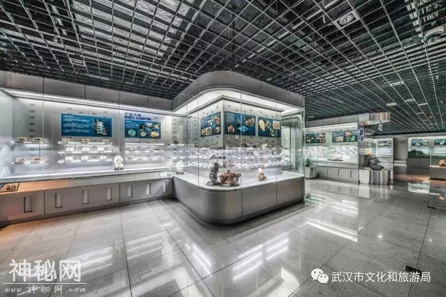 中国地质大学逸夫博物馆珍藏着传说中的夜明珠，两个人都抱不过来-16.jpg