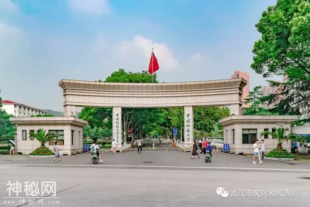 中国地质大学逸夫博物馆珍藏着传说中的夜明珠，两个人都抱不过来-22.jpg