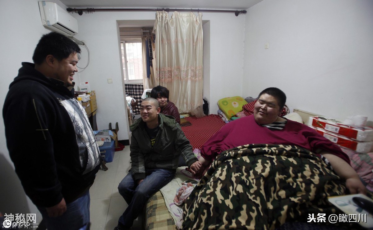 男子患怪病，4年暴涨400斤，央求妈妈安乐死-7.jpg