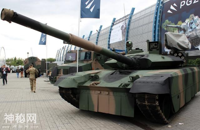 自力更生！东欧小国居然能造三代坦克 外形科幻堪称外星战车-1.jpg