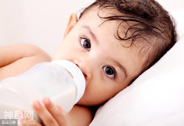 世卫组织推荐 6月大宝宝喂养采用母乳+辅食的方式-1.jpg