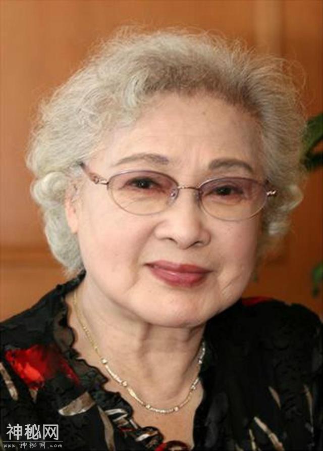 美人不迟暮：即便婚姻不幸，身患绝症，但98岁秦怡依然笑对人生-3.jpg
