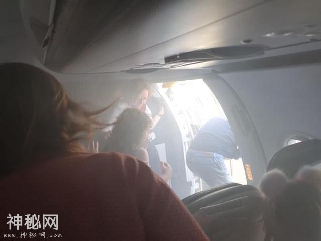 机舱冒烟！英航一架航班带浓烟迫降，乘客如经历恐怖片-1.jpg