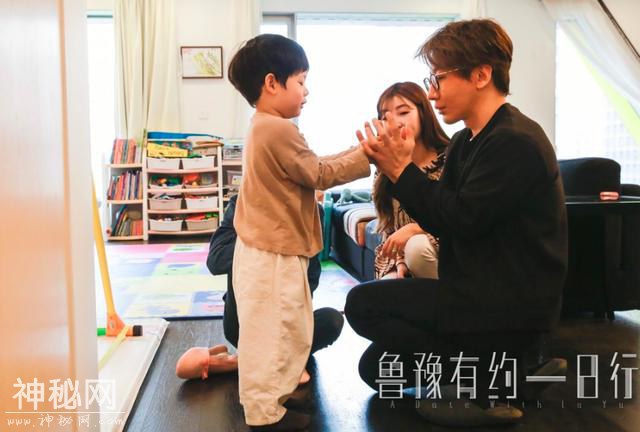 刘谦富三代妻子与3岁儿子首曝光，小10岁老婆好漂亮-1.jpg