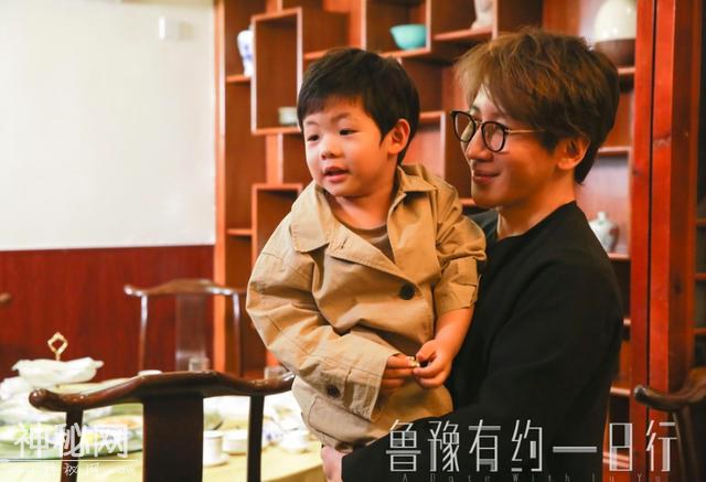 刘谦富三代妻子与3岁儿子首曝光，小10岁老婆好漂亮-3.jpg