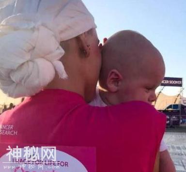 英国21岁女子患上绝症，却顺利生下一子考试还得优-2.jpg