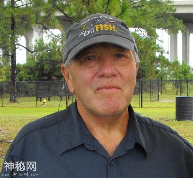 男子声称46年前被UFO绑架，获释后还画出了外星人的模样-4.jpg