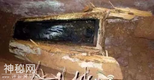 史上最倒霉的盗墓贼，挖开后发现人是活的，连皇帝都被惊动了-10.jpg