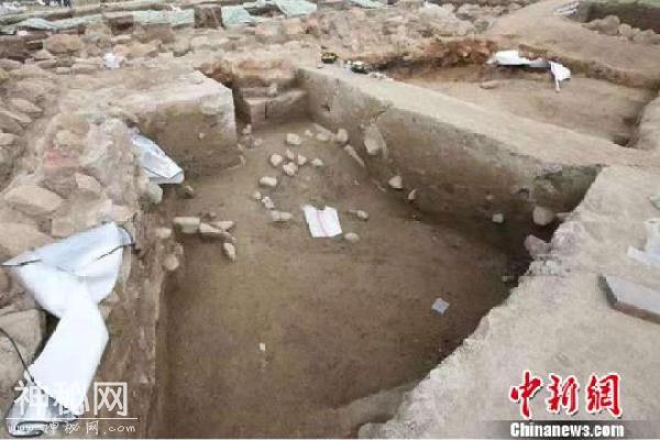新疆考古学者在东天山发掘距今3000年前大型聚落遗址-1.jpg