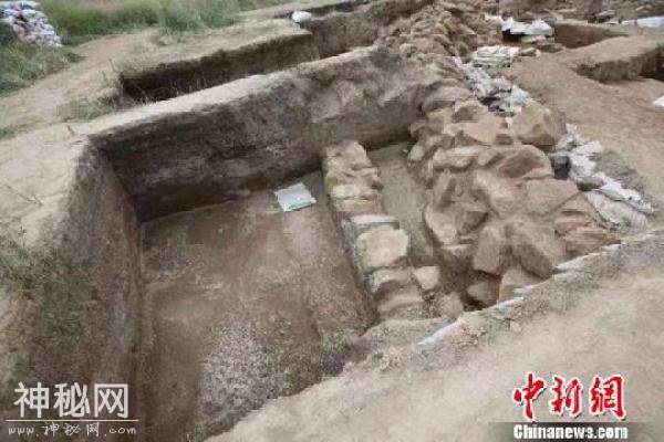 新疆考古学者在东天山发掘距今3000年前大型聚落遗址-6.jpg