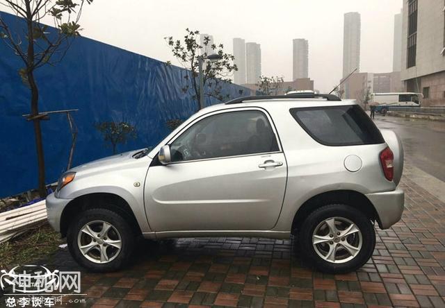 外形像丰田RAV4，车标却是UFO，这款国产车您未必见过-3.jpg