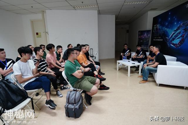 做电竞界的科幻潮牌，ROG 2019新品发布会外设专访-1.jpg