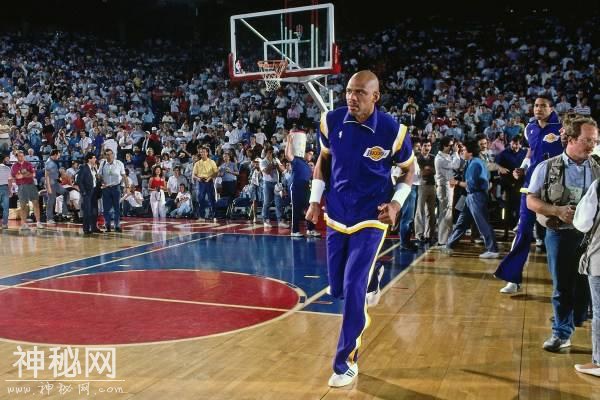 NBA历史最强前5顺位：第5顺位韦德，探花乔丹无悬念，那状元呢？-7.jpg