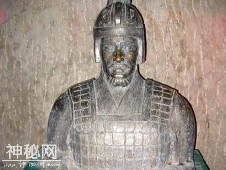 古墓发现“神衣”，盗墓贼嫌“脏”没拿，如今值20亿，成一级国宝-3.jpg