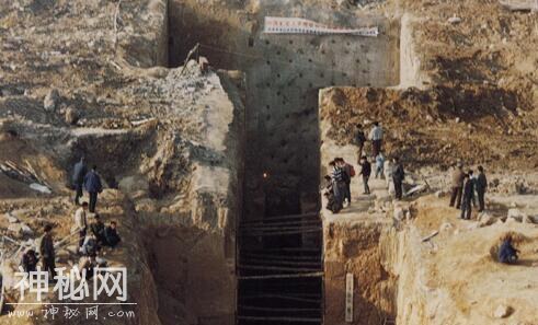 古墓发现“神衣”，盗墓贼嫌“脏”没拿，如今值20亿，成一级国宝-4.jpg
