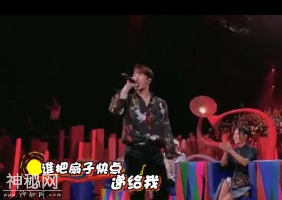 美妆UFO丨想被王嘉尔王一博抱在怀里？他们pick的香水不可错过-10.jpg