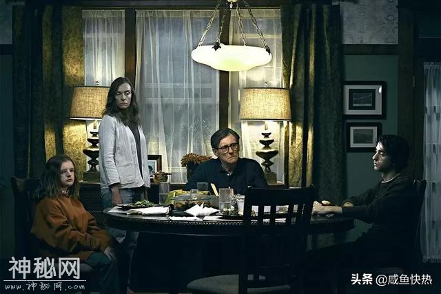 一部超惊悚恐怖片，看到举止怪异的女儿，她露出了这样的表情-2.jpg