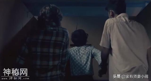 三分钟看恐怖片《酒店冥花》,三名男子深夜逛小窑，看见恐怖东西-3.jpg