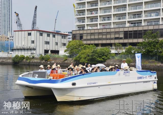 「天下奇闻」披头士乐迷缅怀老唱片齐聚斑马线 桑德斯承诺当选总统后解密UFO-4.jpg