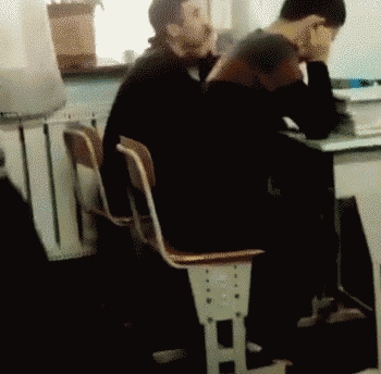 搞笑GIF集锦：外卖小哥的无意之举，成了打假高手-2.jpg