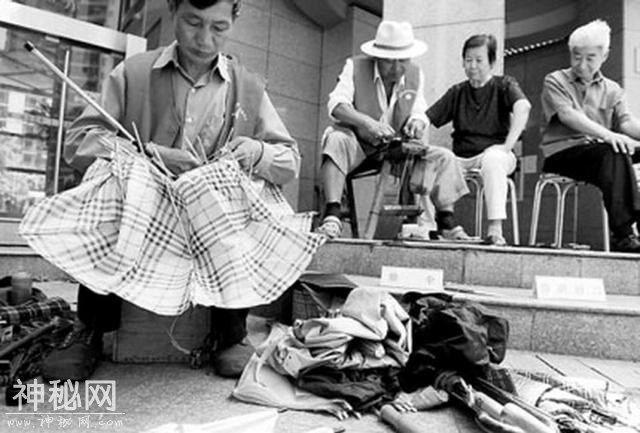 你可还记得当年街头巷尾的那些老行当（记录历史的老照片）-52.jpg