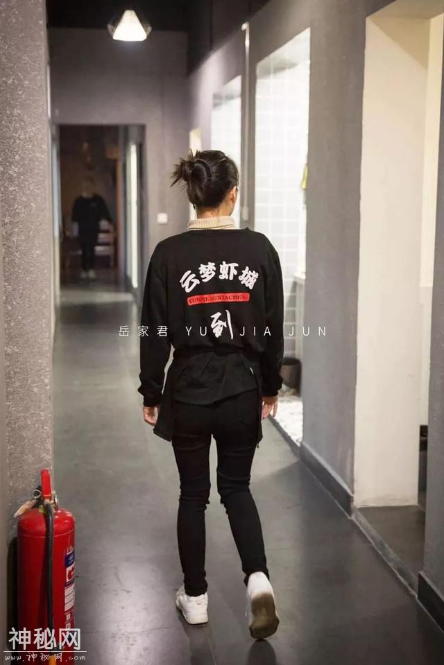 等了30天，“天台烧烤”复出了，连UFO同款虾蟹飞碟也来了…-6.jpg