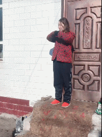 搞笑GIF：哥们，你媳妇掉了，真是粗心啊-3.jpg