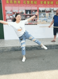 搞笑GIF：哥们，你媳妇掉了，真是粗心啊-7.jpg