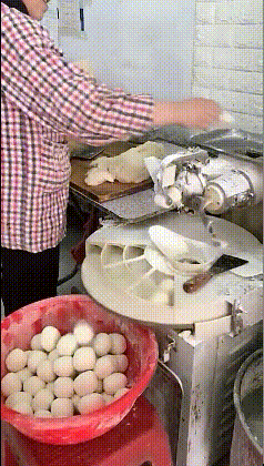 搞笑GIF：总感觉马思纯的嘴巴，真的跟小鸭子太像了-5.jpg