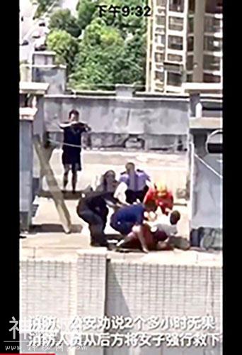 他用身体当“肉垫”“熊抱”救下轻生女-3.jpg