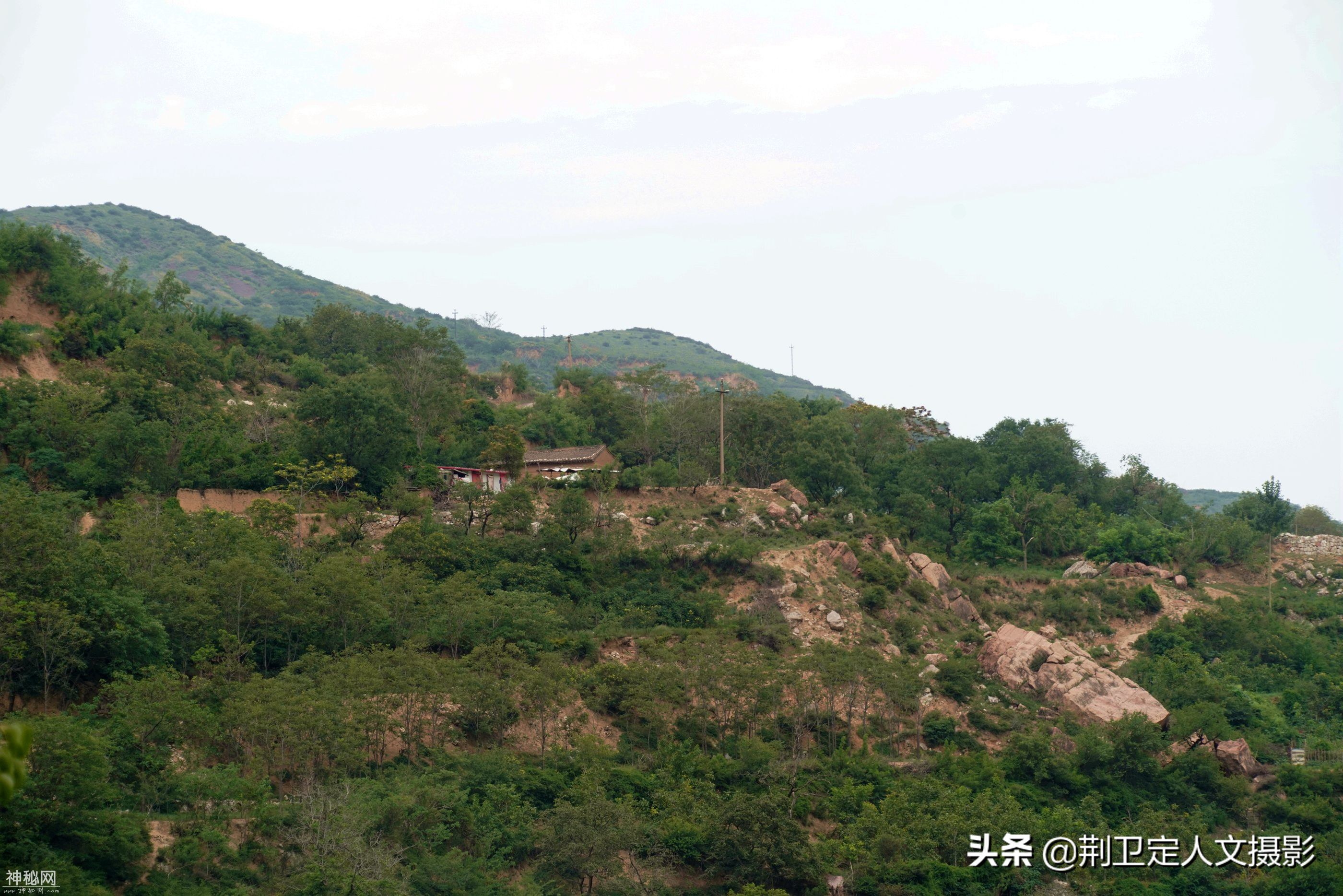 山西深山中发现1户人家，1位农民大姐留守在此，看看她生活是啥样-1.jpg