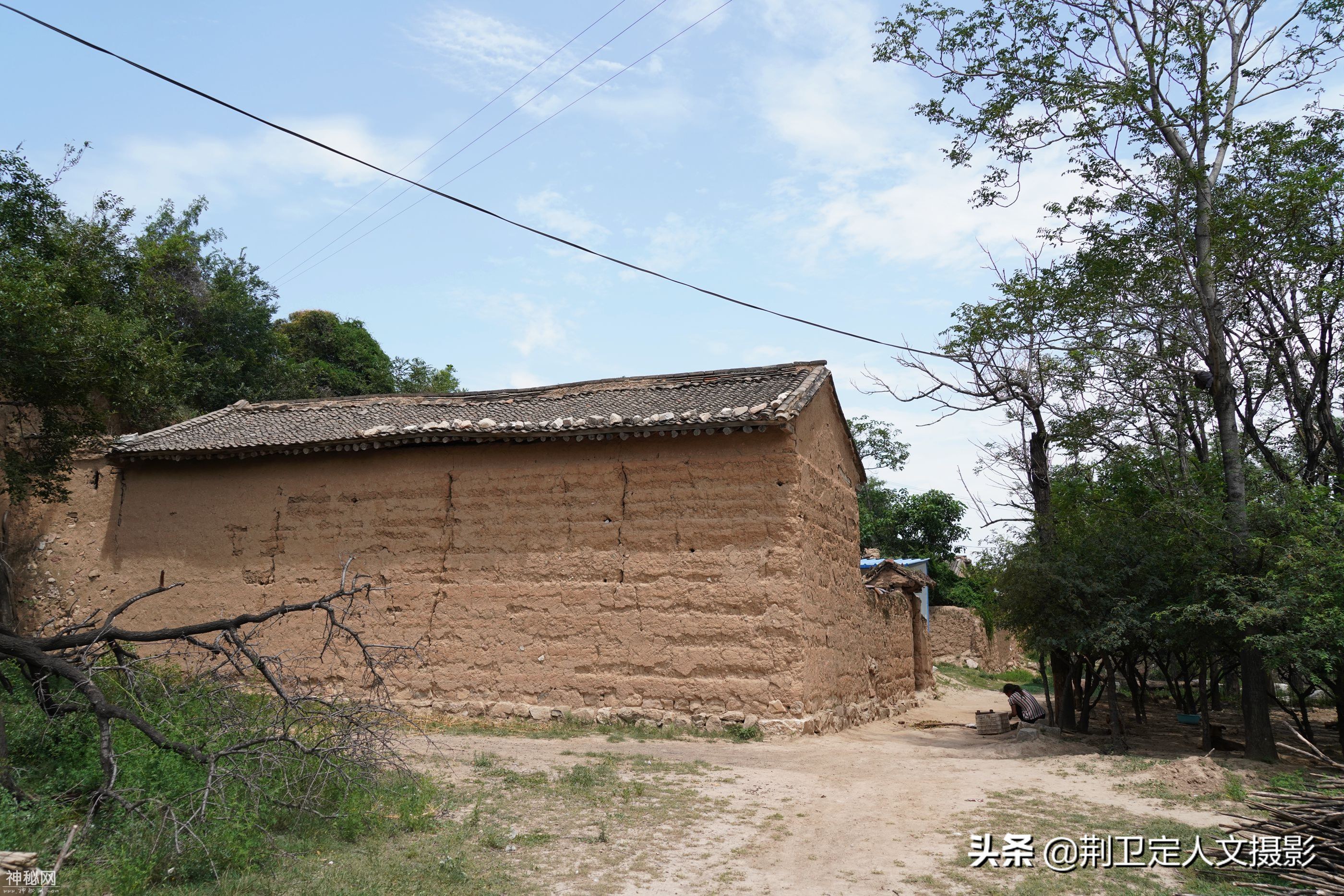 山西深山中发现1户人家，1位农民大姐留守在此，看看她生活是啥样-2.jpg
