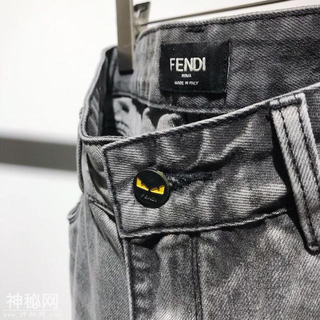 2019最火“烟灰色”四季牛仔裤出炉！车工走线，线条都极其高端-8.jpg