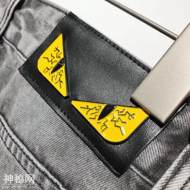 2019最火“烟灰色”四季牛仔裤出炉！车工走线，线条都极其高端-9.jpg
