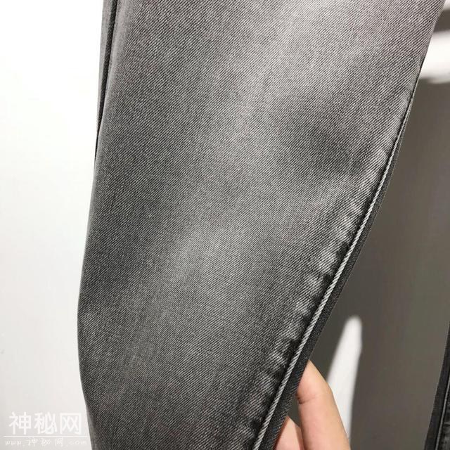 2019最火“烟灰色”四季牛仔裤出炉！车工走线，线条都极其高端-7.jpg