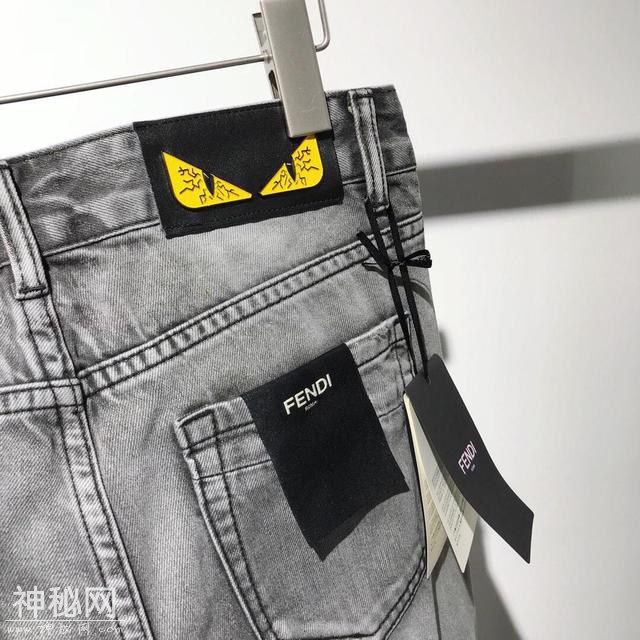 2019最火“烟灰色”四季牛仔裤出炉！车工走线，线条都极其高端-5.jpg
