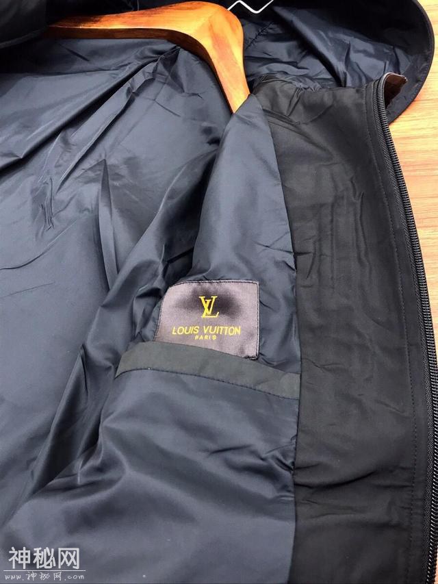 supreme+LV国际奢侈潮牌，设计的如此简单，价格却不便宜-5.jpg