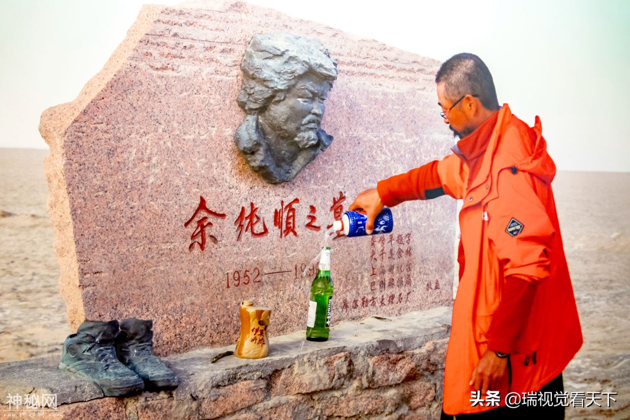 首个活着走出“死亡之海”罗布泊的人，小学文化，写了两部畅销书-4.jpg