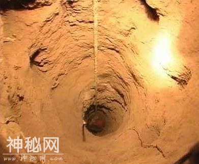史上最敬业的盗墓贼！为盗宝在古墓上盖房，光打通墓道就花费20年-3.jpg