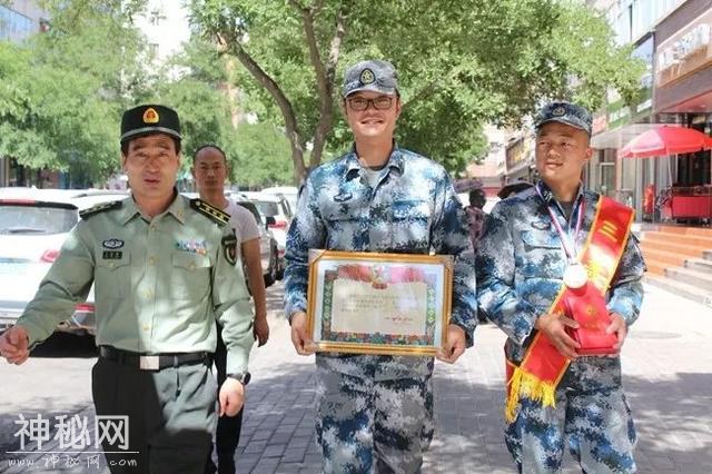 朴实的外表、平凡的岗位，这名“沙师弟”背后的故事让...-8.jpg