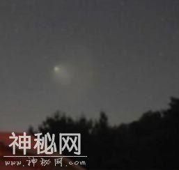 UFO? 韩国上空出现不明发光体-1.jpg