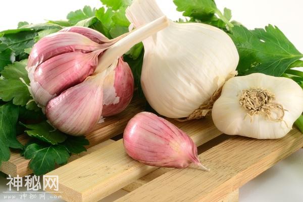 小小一瓣蒜，保健大功效！但这4个食用禁忌，人人都要知道-3.jpg