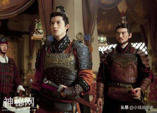 主子身体不适，宫女挺身而出侍奉皇帝，她的后代争雄天下-6.jpg