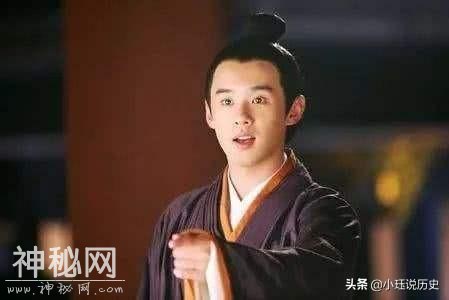 主子身体不适，宫女挺身而出侍奉皇帝，她的后代争雄天下-4.jpg