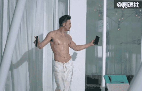 杨烁，靠油腻屠版的历史第一人！角色油本人更油-1.jpg