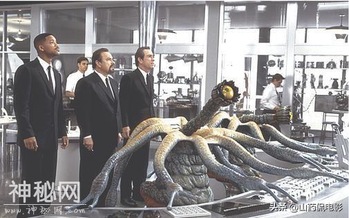 最经典的科幻电影：黑衣人 (1997)-9.jpg