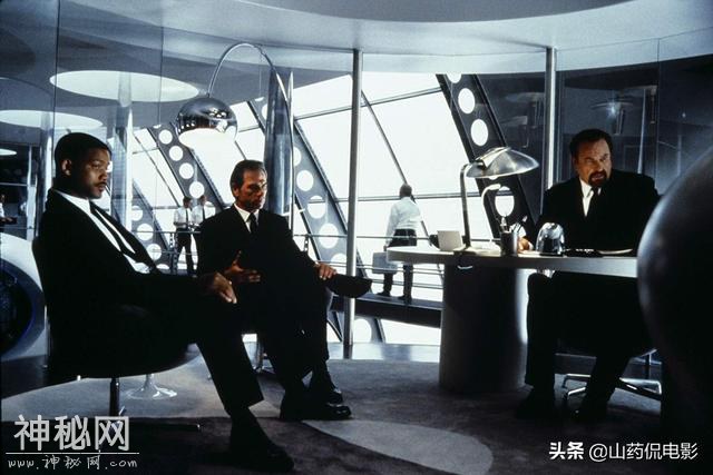 最经典的科幻电影：黑衣人 (1997)-7.jpg