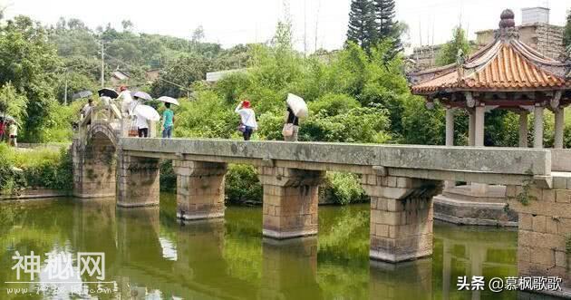 中国一村庄，风俗奇特，男女结婚时必须要穿白色衣服，不能穿红色-2.jpg