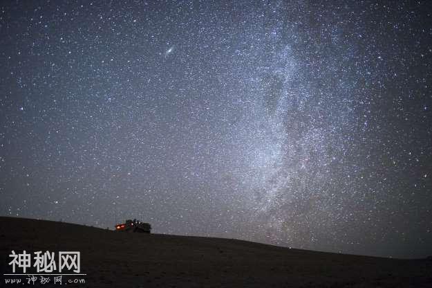 科学家说，宇宙中的“荧光发光”可能是外星生命的象征-2.jpg